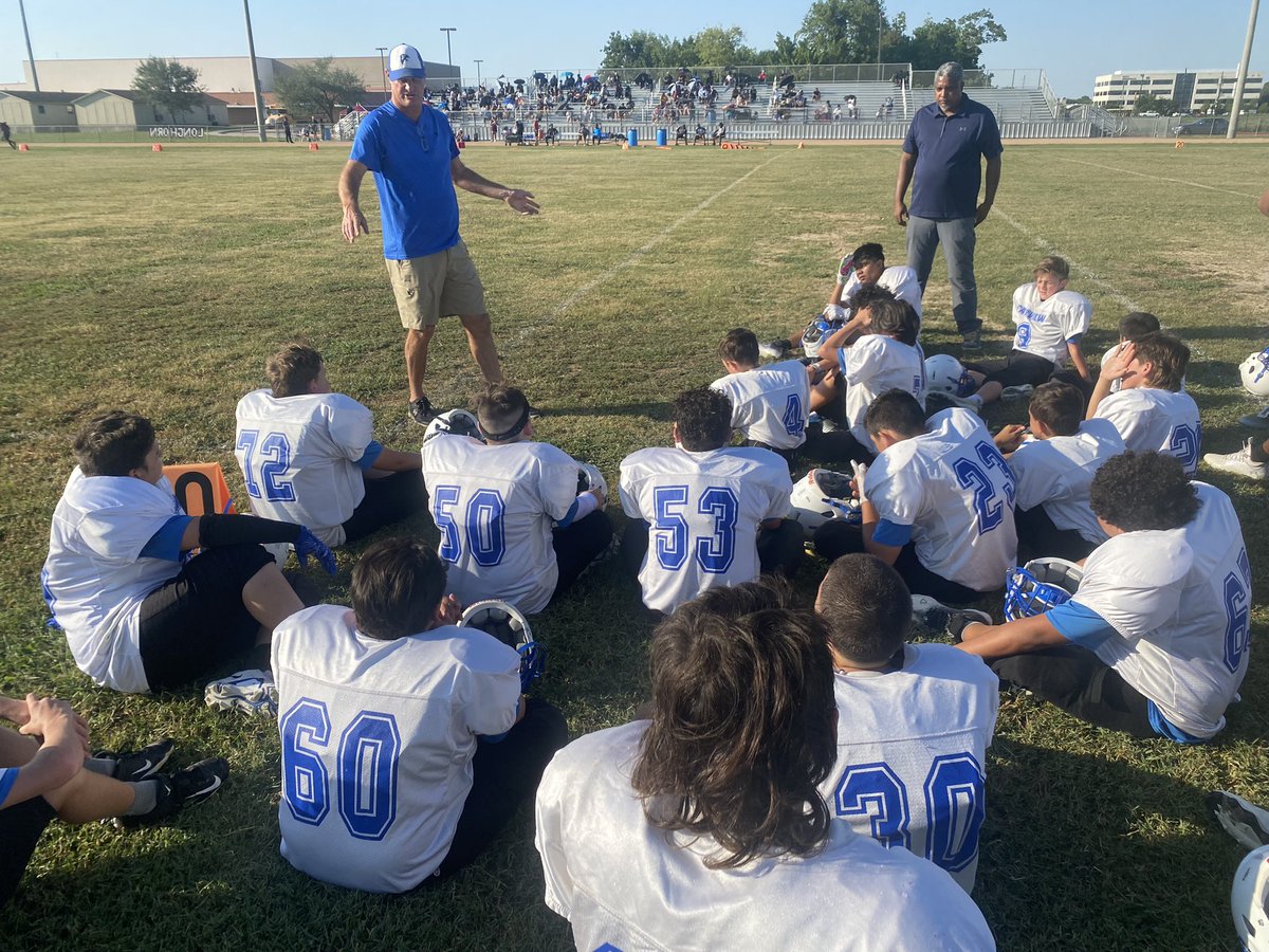 taylorscience1's tweet photo. @FairviewJH taking on @NolanRyanJH 7th grade football. Playing a tough game. Getting ready to start the 2nd half. 7-19 game midway thru 3rd https://t.co/ErU62J3qG7