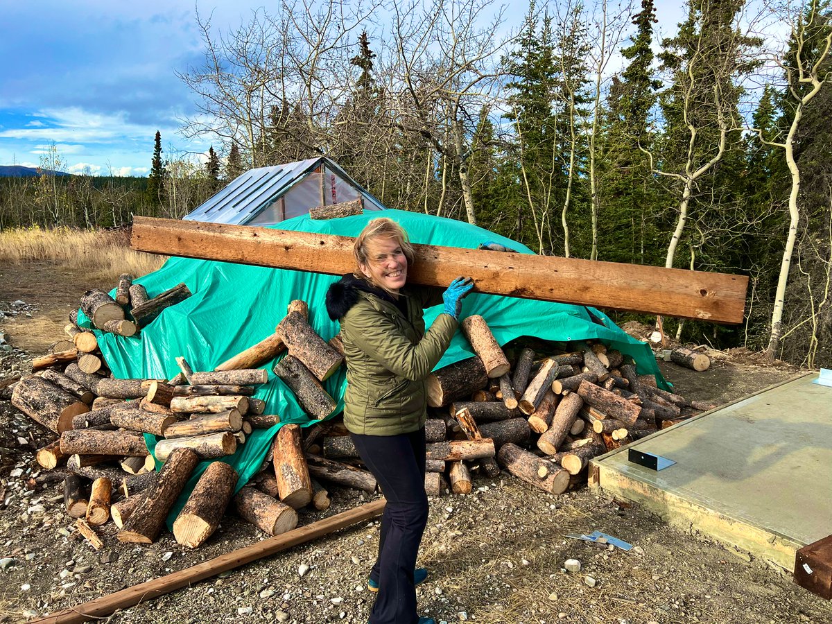 Strong men come from strong women.

My mother is well into her 60’s and that’s a 12’ 6x6 on her shoulder with the wind blowing like crazy. 

I didn’t even help her get it up

I f*ckin dare ya to ask her to turn over her Ar-15 <a href="/marcomendicino/">Hon. Marco Mendicino</a> 

#yukon #motherhood #women 🇨🇦