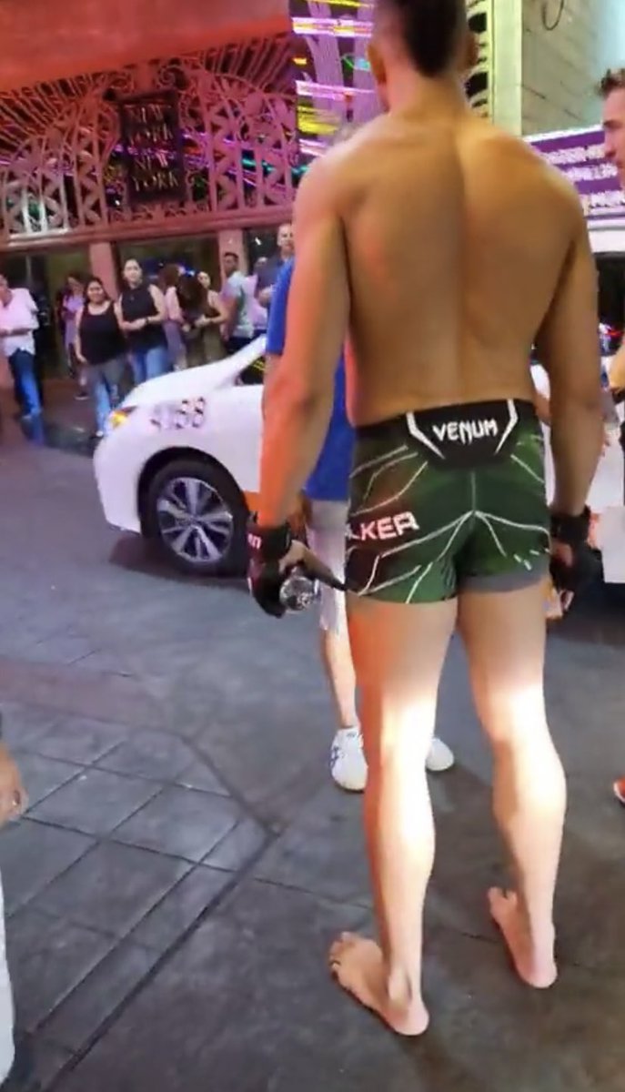 TevTalksMMA's tweet photo. Me showing up to Halloween parties this year as a “UFC fighter” https://t.co/b1kAGvn6P7