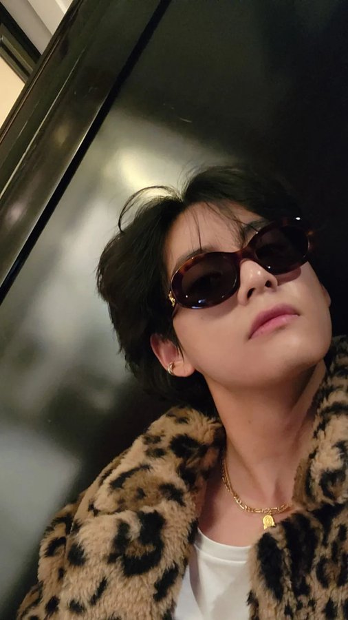 hanaosaka1's tweet photo. #BTS #BTSV #テテ #태태 #V #김태형 #Taehyung #뷔 #방탄소년단뷔 #보라해 #ARMY #VFOCUS #テヒョン #tetsuo #KTH #방탄 https://t.co/xuIuUho74K
