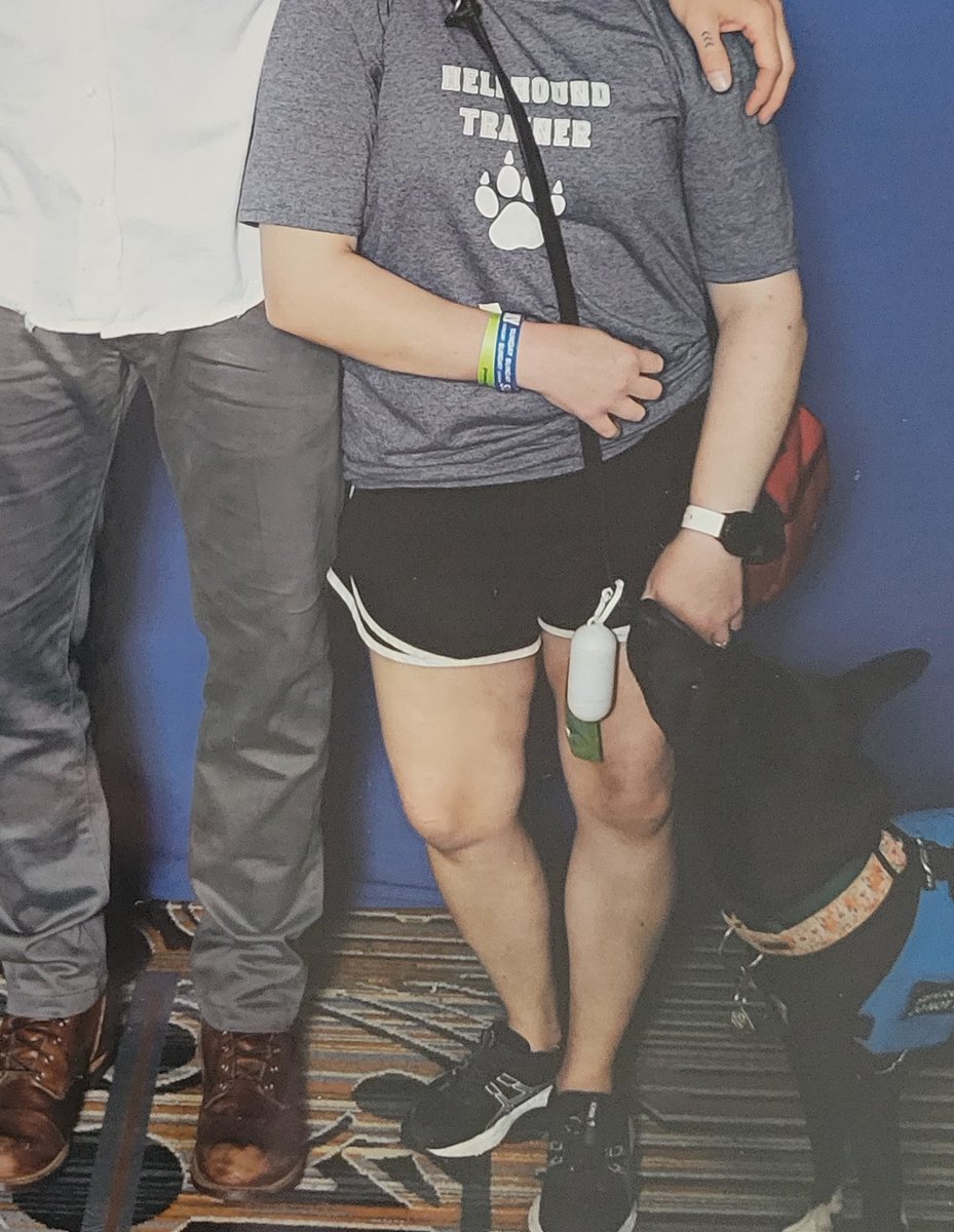 LilChickadee122's tweet photo. The exact moment my service dog (Dime) recognized @JensenAckles at our photo op. I was so amused by her reaction that I nearly forgot to look up. 😂 #SPNKC #SPNKCCon @CreationEnt https://t.co/NYoEcE19dY