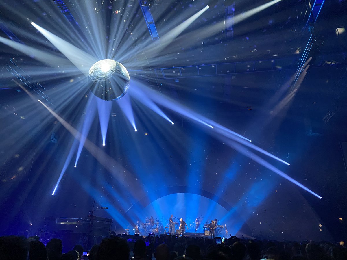 PopMarc's tweet photo. Excellent @arcadefire ce soir au @ZenithNantes ! Belle montée en puissance tout au long de la soirée, beaucoup d’énergie sur scène et dans le public. Bref, grosse soirée ! C’était top https://t.co/wyWHXxC8of
