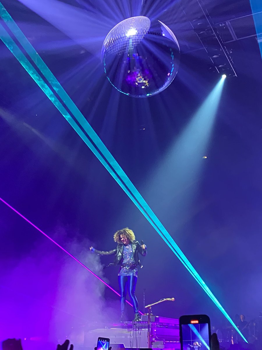 PopMarc's tweet photo. Excellent @arcadefire ce soir au @ZenithNantes ! Belle montée en puissance tout au long de la soirée, beaucoup d’énergie sur scène et dans le public. Bref, grosse soirée ! C’était top https://t.co/wyWHXxC8of