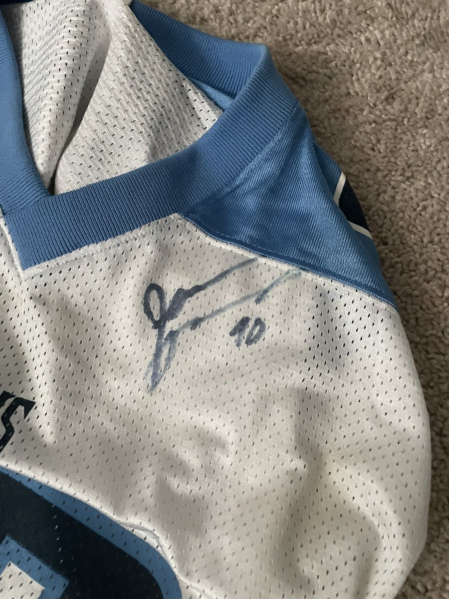 TheRealPres10's tweet image. 🚨🚨#TITANS GIVEAWAY🚨🚨

Victory Mondays always hit different, so let’s do a giveaway.

Giving away this Jevon Kearse signed authentic jersey, bucket hat &amp;amp; trading card. 

Retweet for a chance to win. Winner can follow but must be a Titans fan.

Winner drawn Thursday. Good luck!