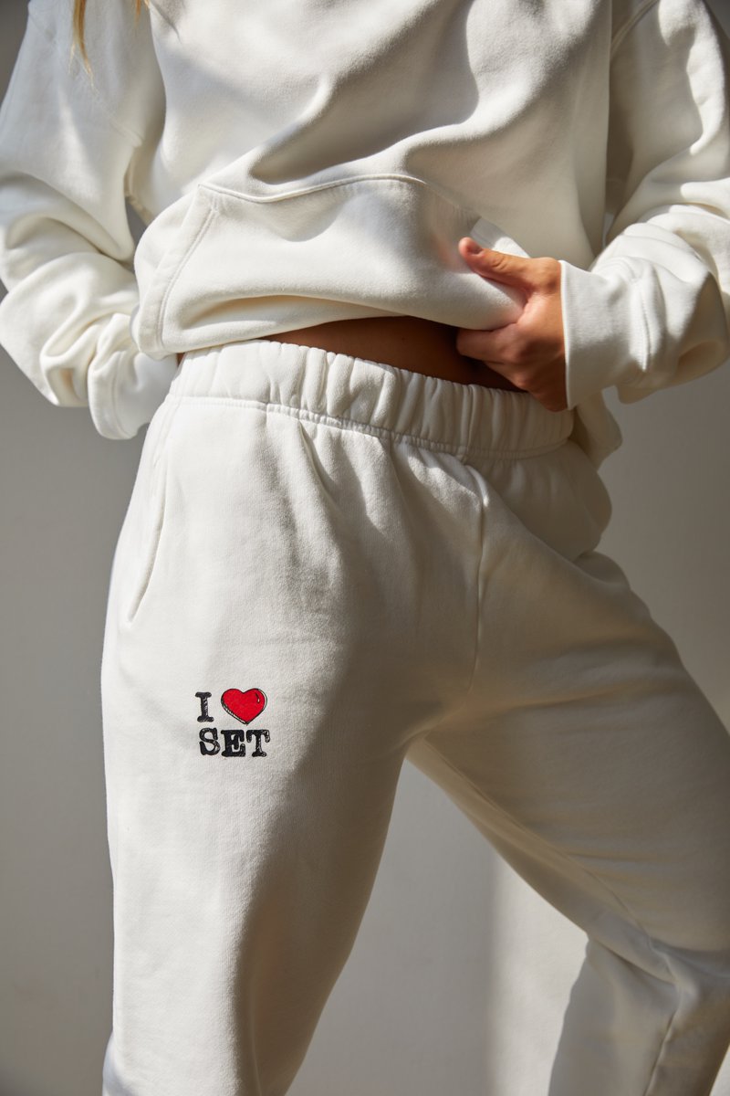 set_active's tweet image. &amp;amp; we 🫶you. Don't miss our limited edition NYC Merch. bit.ly/3ShSTSm