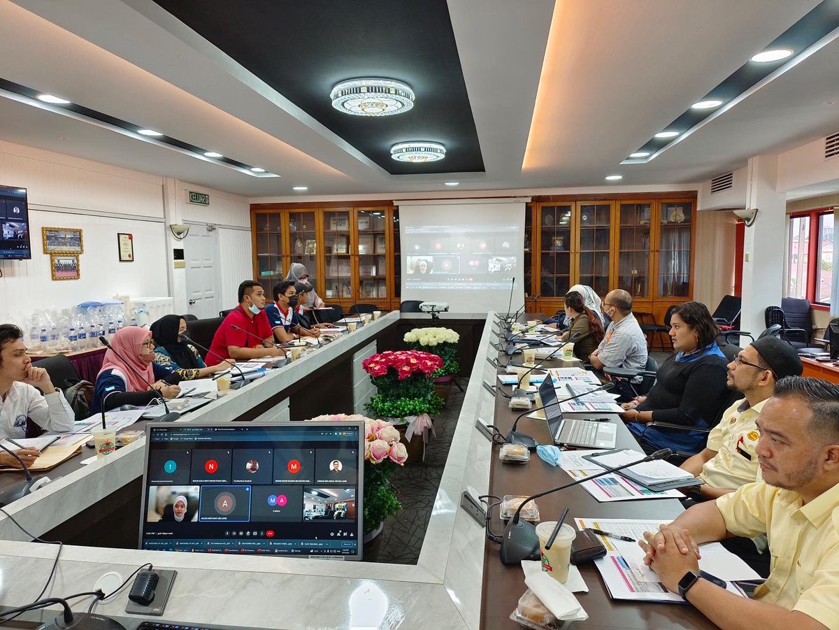 JKRMelaka's tweet photo. 26/09/2022

Sekitar Mesyuarat Kerja-Kerja Menaiktaraf Dan Penggantian Sistem Lif Di Hospital Melaka yang dipengerusikan oleh Datuk Pengarah JKR Melaka

#MelakaRESPONSIVE
#JasaKepadaRakyat https://t.co/E7JpWrE4QQ