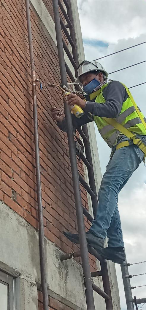 DOU_UAEMex's tweet photo. 🛠 | Mantenimiento
Reparación de tubería por fuga en tanque elevado del Centro de Investigación y Estudios Avanzados en Salud Animal ubicado en el Campus "El Rosedal"
#CIESA #Mantenimiento #ComunidadUAEMéx #SomosUAEMéx💚💛 https://t.co/A6QPgJrxWj