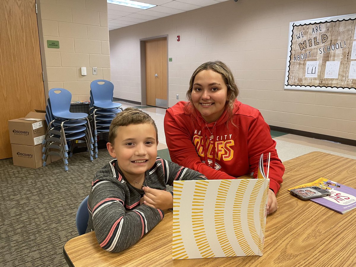 CareCat Jayleigh Kipnis with Noah Balandron at Basehor Intermediate.
#readingisfun #mentorkansas #tbw