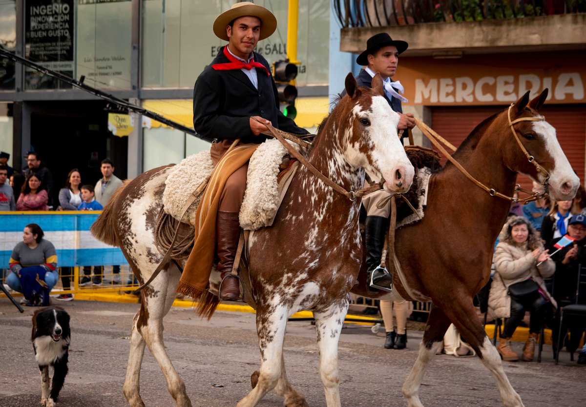 MuniRioPrimero's tweet photo. FELIZ CUMPLEAÑOS RIO PRIMERO 

A mal tiempo buena cara. A pesar de las inclemencias climáticas, se pudo llevar acabo parte del desfile y todo un show artísticos donde miles de rioprimerenses disfrutaron de la música, del arte, de sorpresas y premios. https://t.co/Bt79MNDOjp