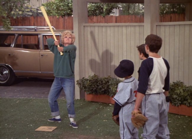 BattingStanceG's tweet photo. Brady Bunch debuted 53 years ago today. Here’s Carol Brady’s batting stance at the Brady house. 📺 https://t.co/F4V4HSaDBT