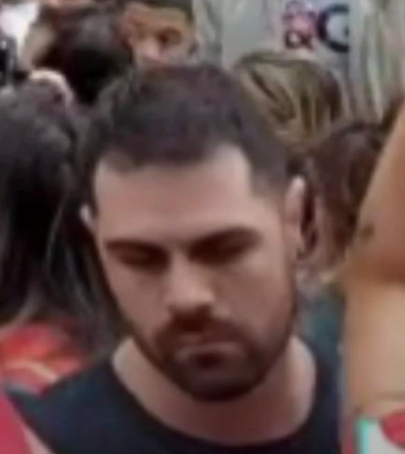 ZambelliCarla_'s tweet photo. Se alguém conhecer este comunista, peço que mande informações para meu e-mail: carlazambelli@uol.com.br 

Estou avaliando processá-lo. https://t.co/6ishKPhGS7