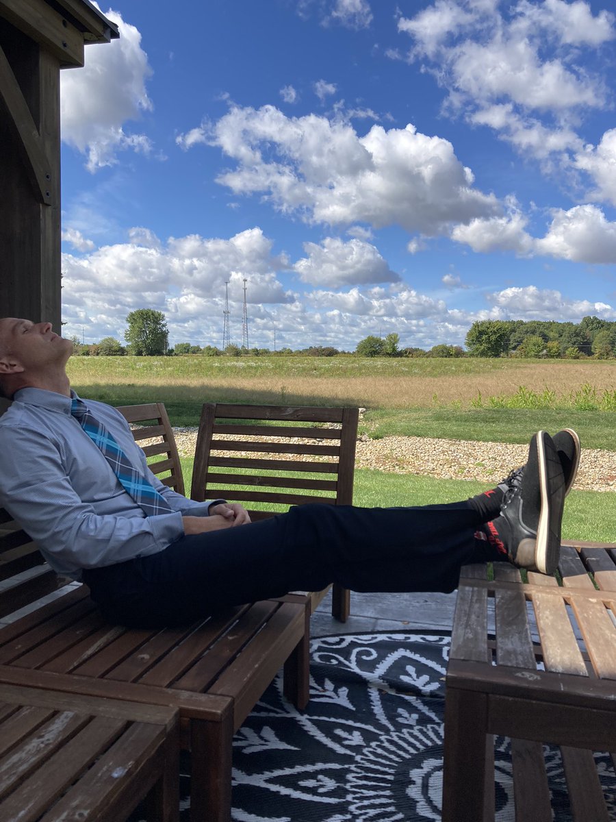 jaredjogs's tweet photo. When your training plan calls for a rest day, take advantage of it. #runchat #marathontraining #running #getsomemiles #fitnessgoals https://t.co/prdsHtxF2O