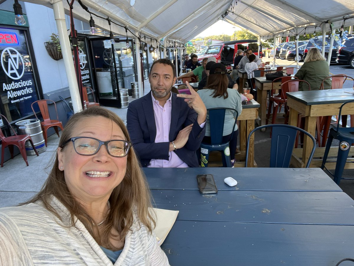 ElaineKTurville's tweet photo. Longtime @Accenture friends are the #BestFriendsatWork #Q10 @Gallup @MartinWRodgers https://t.co/TfAny4d5w0