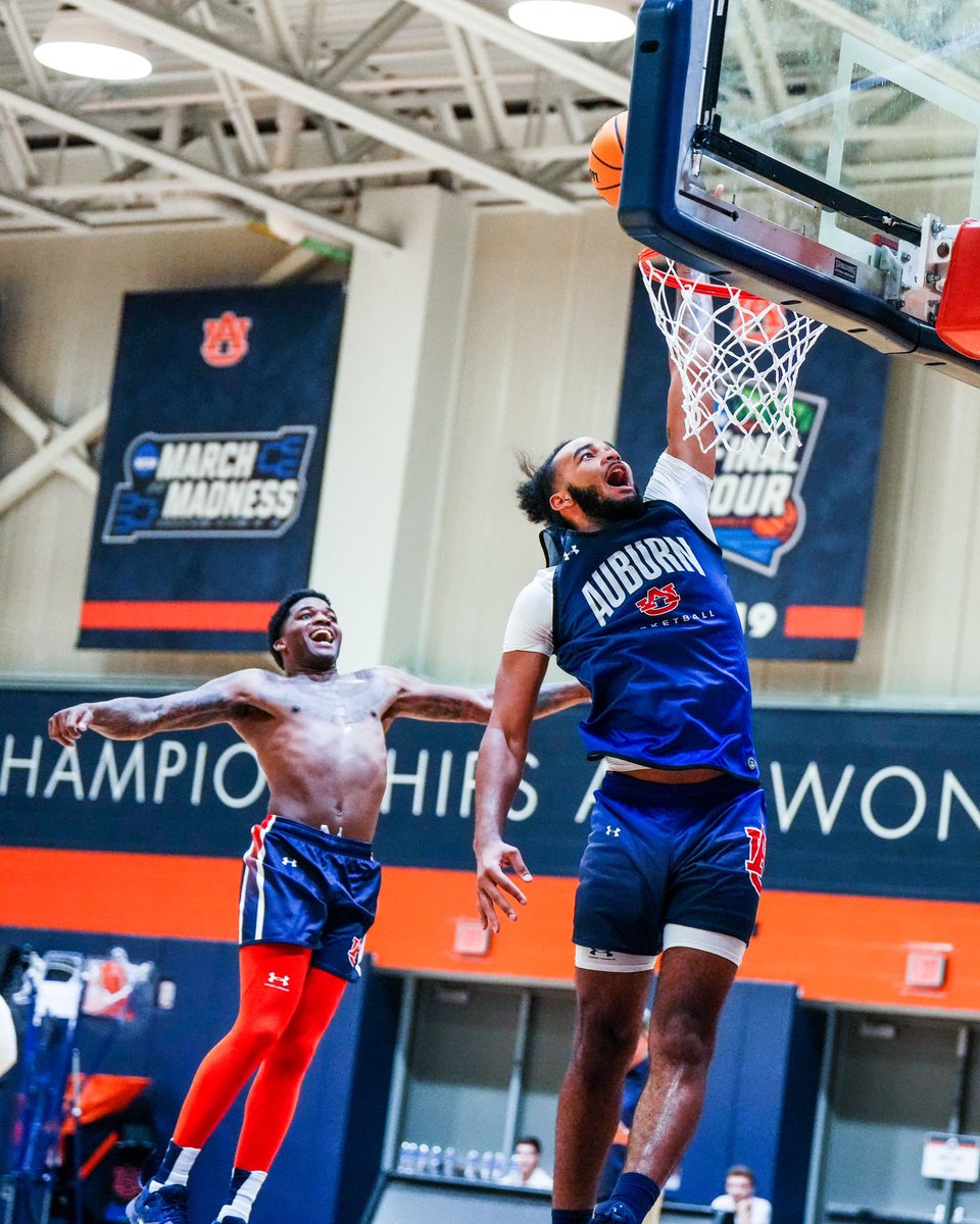 AuburnMBB's tweet photo. First day of practice vibes 🤪

#WarEagle https://t.co/i0ZAacP18m