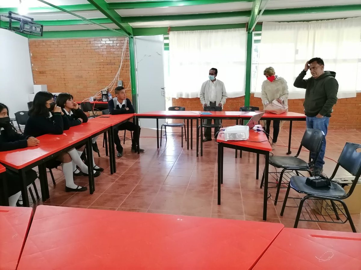 MiriamPLiborioH's tweet photo. ¡El movimiento educativo en Oaxaca está fuerte! Por ello, hoy estudiantes del Centro de Bachillerato Tecnológico Agropecuario No 77 de San Miguel El Grande son parte del Movimiento Nacional para la Alfabetización y la Educación y son capacitados por el @IeeaTlaxiaco09. https://t.co/bk62PkG5PL