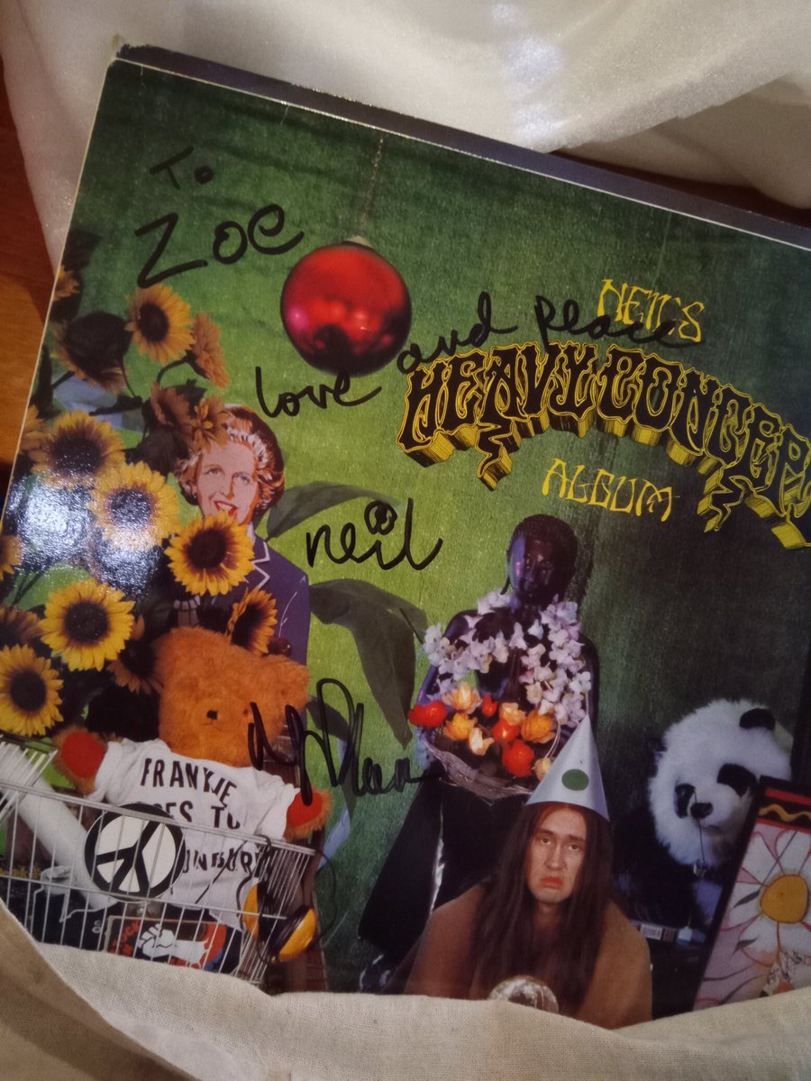 Zoe_Read's tweet photo. Still recovering from @NORCON_! What a crazy experience, dressing up as Neil to meet the wonderfully lovely @NigelPlaner1. Hope you enjoyed Neil's can of lentils! Something tells me Neil dropped the label in last night's supper before putting them on the can... ✌️#Norcon https://t.co/bjw2UNv31I
