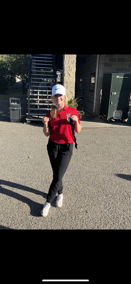 Senior captain <a href="/LindseyAstrup/">Lindsey Astrup</a> was leader of the EDC in scoring average this year! She was also unanimously awarded the Senior Athlete of the year for the #East 🏅
She was all-region today as well