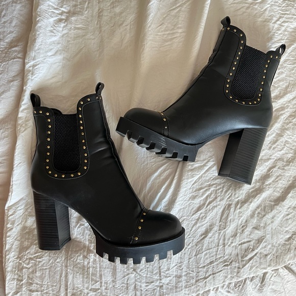 radames40003789's tweet photo. So good I had to share! Check out all the items I'm loving on @Poshmarkapp from @godivaagoddess #poshmark #fashion #style #shopmycloset #dollskill: https://t.co/5c5xDdsi7b https://t.co/KIjuf6v6Ra