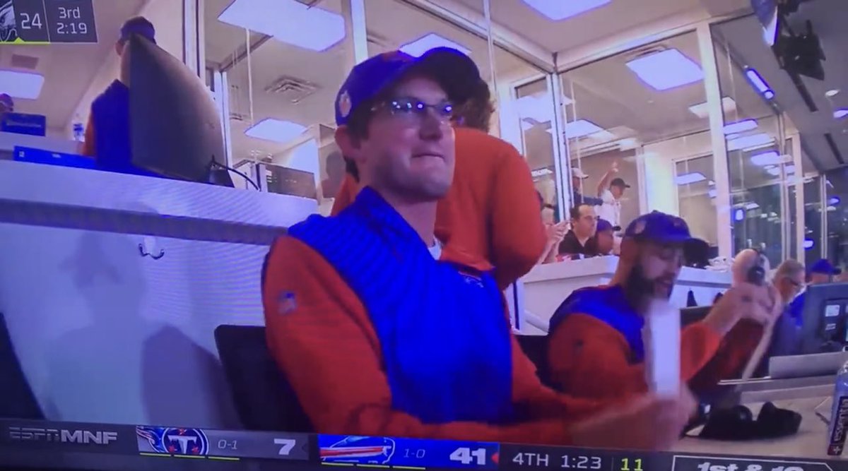 SignorCelery's tweet photo. The duality of man. #BillsMafia https://t.co/tL6Zr0bnSh