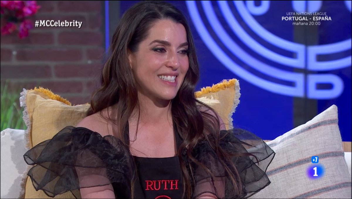 yotele's tweet photo. 🔥 ¿Te parece justa la expulsión de RUTH LORENZO de #MasterChefCelebrity? 

🔁 PARA NADA
❤️ COMPLETAMENTE

#MCCelebrity 
https://t.co/lg6lswzVrg https://t.co/NdfhQjL36d