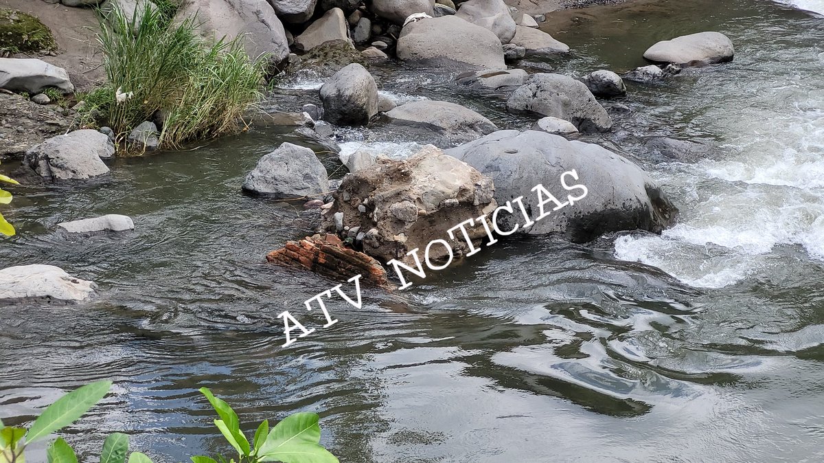 MTunchez_19's tweet photo. #Suchitepéquez| Puente El Corinto en la zona 3 de #Mazatenango en riesgo por socavamiento en las bases. Al ser monumento histórico se necesita permiso del #IDAEH para su reparación.
El puente fue construido en 1863 y une la zona 1 con la 3.
@AntonioIxcot_PL @RBCNoticiasGT https://t.co/HoNCpXQoUk