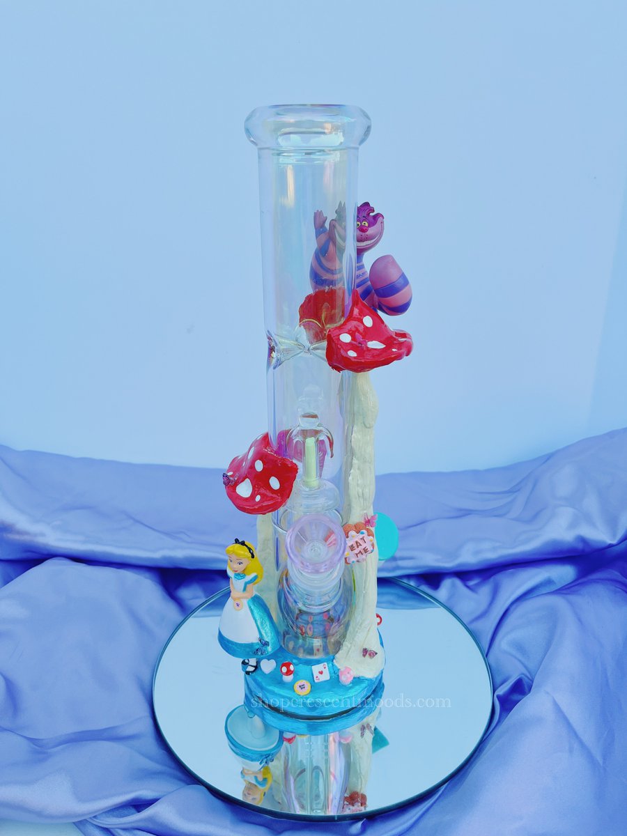 crescentmoods's tweet photo. Down the Rabbit Hole Alice in Wonderland waterpipe / bong! https://t.co/ViNDqSfTEA #AliceinWonderland #bonggirl #bongs #waterpipes #aliceinwonderlandbong #pipes #custombong #WeedLovers #CBD #smokeshop #glassblowing https://t.co/J6lrewJhhe