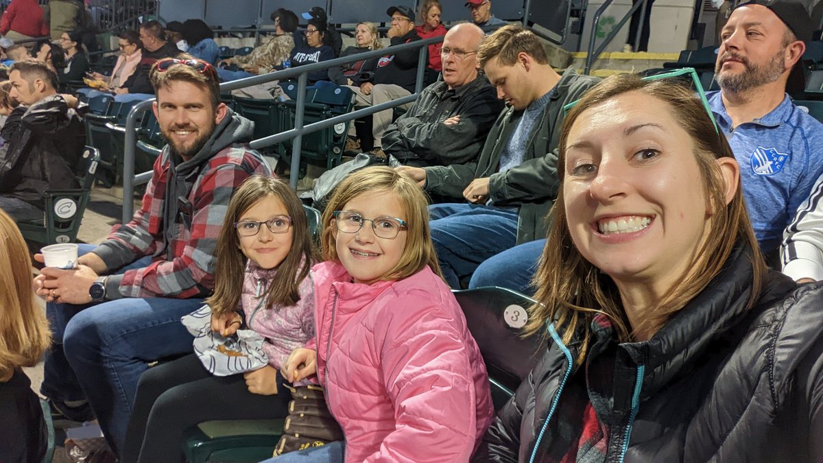 osumanda's tweet photo. Final @CLBClippers game for us this season! 4 innings in and more home runs than we can count makes for a very fun evening!! PLUS #dimeadognight??? What could be better?? https://t.co/7IPvfdiI0c