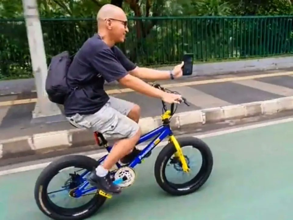 andy_andriano's tweet photo. Lebih baik naik BMX https://t.co/A4EyOdEw1i