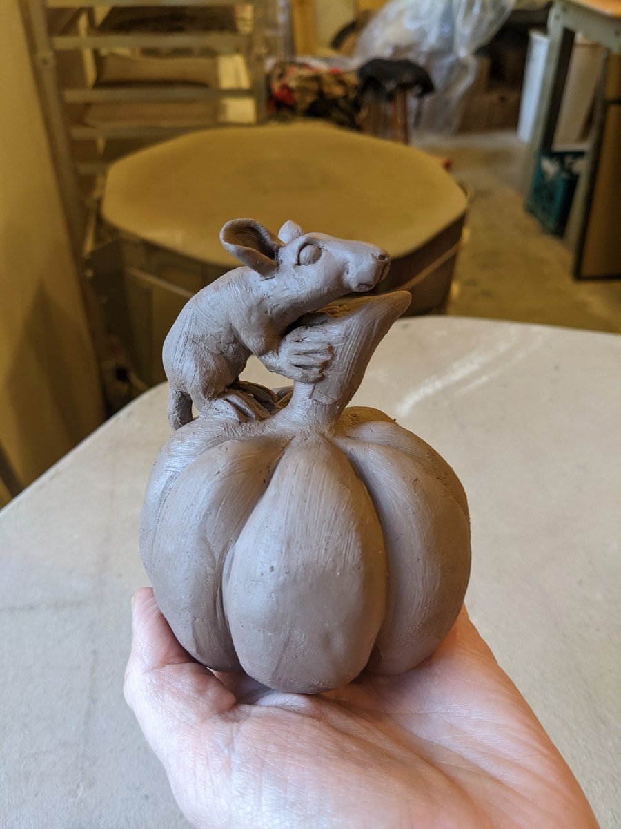 gertrudkrumpf's tweet image. Love pumpkin curry coconut soup - love pumpkin season. I think this little mouse loves pumpkin season too! #nature #wildlife #pumpkins #mouse #clay #ceramics #pottery #artist #artistsontwitter