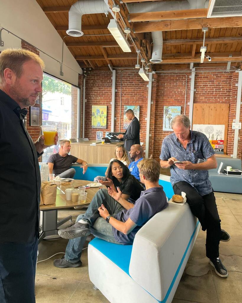 BLANKSPACES's tweet image. BLANKSPACES SANTA MONICA:
🥂 Happy Hour 🍻, because sometimes you just need a break

#blankspaces #coworking #community #happyhour #bagels instagr.am/p/Ci_RmucpNKu/