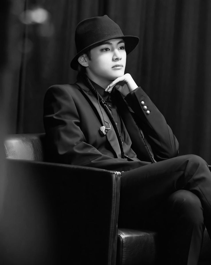 nomthecutie's tweet photo. #btsv #bangtang #mrkim
He is so good man. His work was so we'll. But still hybe didn't promote any of his solo activity.why this is for him? https://t.co/CeMXvgCscm