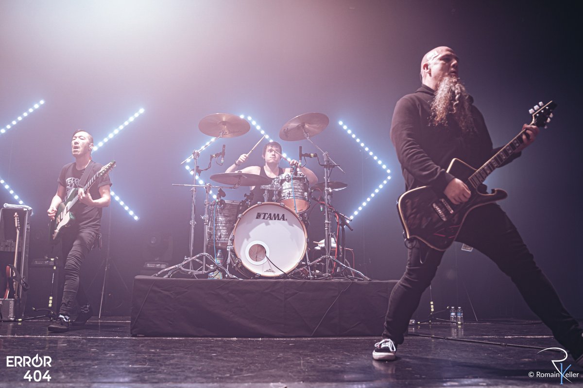 Aux abords de l'une des plus mythiques salles de Paris, c'est en plein Pigalle que Dance With The Dead a fait danser les vivants ce soir !

Retrouvez toute la preview photo sur Error404 !
error404.fr/dance-with-the…

<a href="/DWTDmusic/">DANCE WITH THE DEAD</a> <a href="/LaMachineParis/">La Machine du Moulin Rouge</a>  
📸<a href="/romainkelphoto/">Romain Keller Photography</a> 
#photo #concert