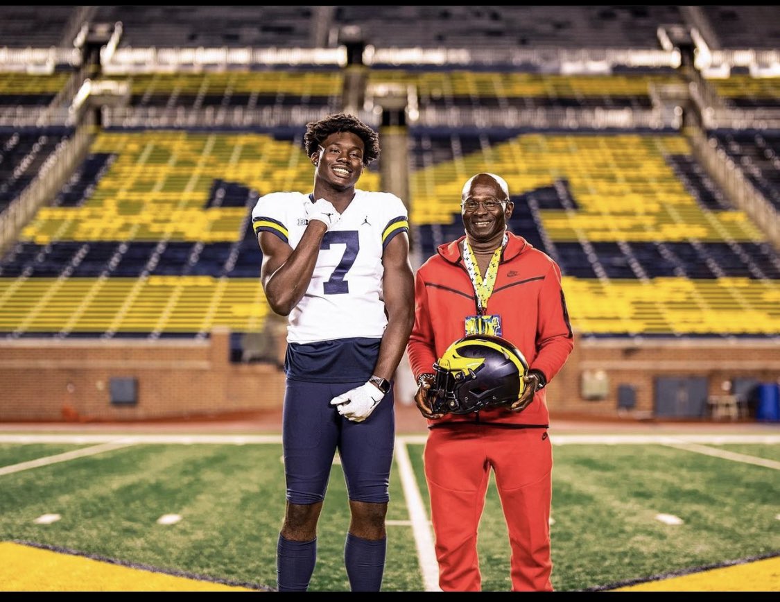 5 ⭐️ #1 ATH in the country <a href="/Nyck1k/">Nyckoles Harbor</a> on his official visit to Ann Arbor this past weekend! 

Michigan fans y’all know what to do. Let's show Nyckoles Harbor how Michigan fans get done! 

RETWEET &amp; LIKE THIS TWEET

Follow his IG: (nyck1k)

#NyckHarborToAnnArbor