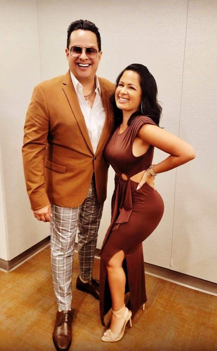 titopuentejr's tweet photo. Fall is here and we got the look!
#fashionista #falllook #fashion @rosalielebron  #TitoPuenteJr #powercouple #mambolife 
#🍂🍁🍂🍁🍂🍁🍂🍁 #🎃 #❤️ https://t.co/PdDqFQuPMP