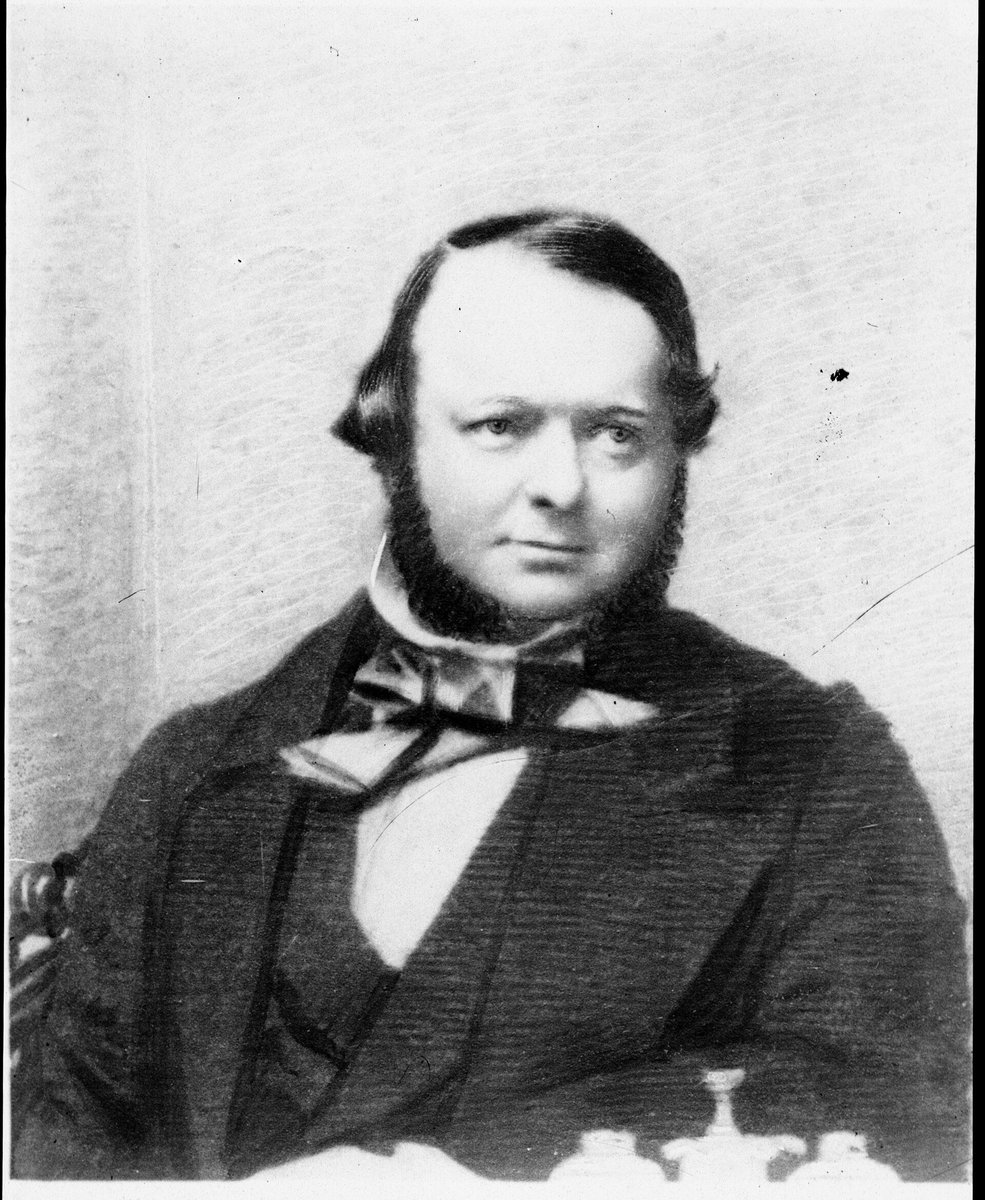 #OnThisDay 27 Sep 1851 was the last known official duel in NSW between Sir Stuart Alexander Donaldson (who became NSW Premier in 1856) &amp; Sir Thomas Mitchell (Surveyor General). Each fired three shots with Mitchell's last shot blowing off Donaldson's hat.

ow.ly/630550KCX4H