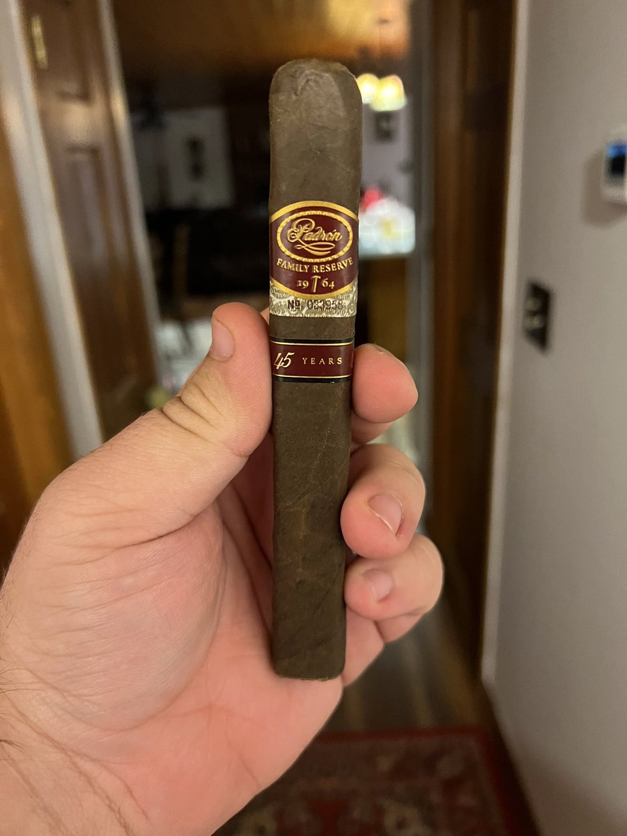 Nothing but the best for #MaduroMonday

💨💨: Family Reserve no. 45 Maduro from @padroncigars 

#nowsmoking #padron #familyreserve #cigars #pssita #botl #sotl