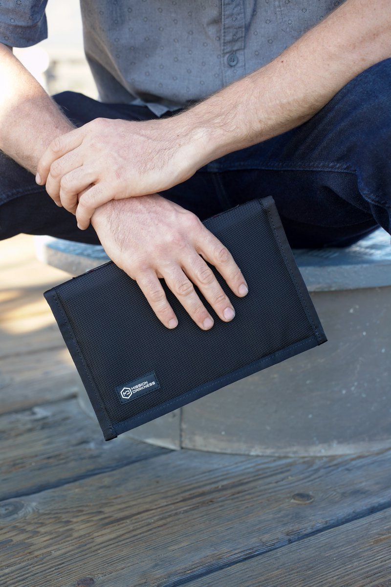 MissionDarkness's tweet photo. Compact and discrete. Keep your phone secure on lockdown when you're not using it. Mission Darkness makes Faraday bags for the everyday person.
#Faraday #missiondarkness #travelgear #privacy #USAmade #faraday #EMP #EMF #RFIDblocking #RFprotection #RFIDprotection #Prepper #shtf https://t.co/nyTEBfMnAI