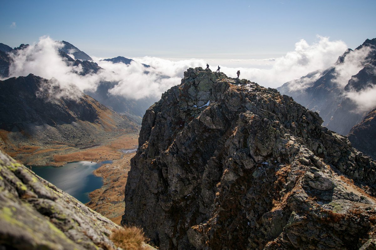 #Hiking paradise with all difficulty levels. Families with children, young people, seniors, and mountaineers. There's a trail for everyone 🏞️

The tradition of trail-marking in #Slovakia started in 1874, and markers now cover over 10,000 km of trails. 

👉bit.ly/hiking_sk