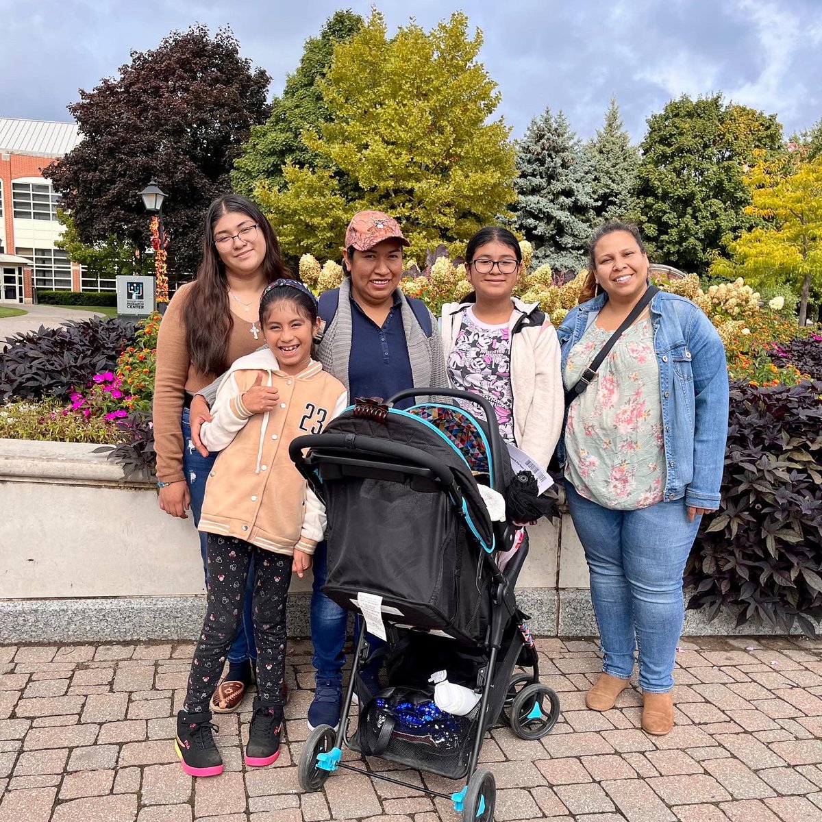 MercyEdProject's tweet image. MEP is so grateful to be part of @thehenryford Community Outreach Program. This weekend, eight of our Girls’ Program students and their families were able to enjoy a day at Greenfield Village! #funforthefamily #makingeducationfun