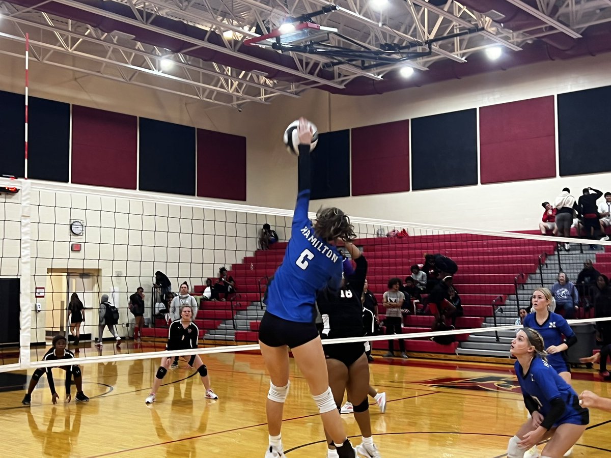 BigBlueGirlsVB's tweet photo. Great work tonight ladies! Keep pushing yourselves for improvement! We take on Madison tomorrow at home at 5pm for JV and 6pm for varsity. https://t.co/DG2gr8aoJX