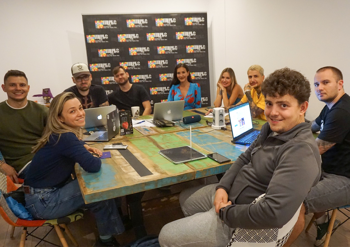 GutterChicks's tweet photo. Gang, 

You asked for it, so the Gutter Chicks team had a meeting today and the following was decided:

⬇ read the thread⬇ https://t.co/cVlf2SeQuC