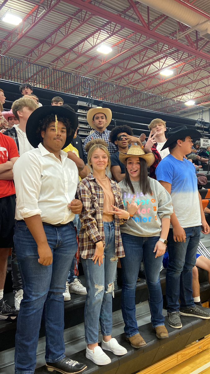 Well howdy <a href="/Storm22Swarm/">SwarmStorm23</a> <a href="/TJHighSchool_CB/">Thomas Jefferson High School</a> ready for some <a href="/TJHSVolleyball/">Jackets Volleyball</a> tonight?!