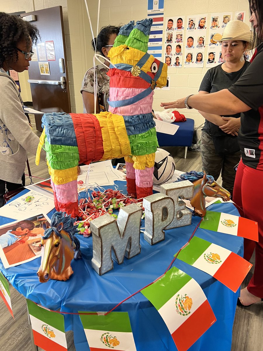 What a great night! It was ESOL Family Night for <a href="/NLRSD/">North Little Rock School District</a> and there was a great turnout! Families were able to choose free books to take home as well as information on nutrition and lots of other giveaways! #HispanicHeritageMonth