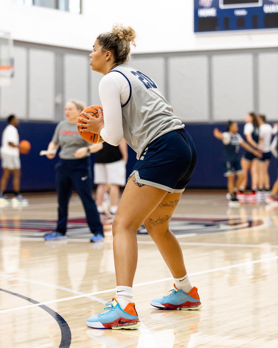 LibertyWBB's tweet photo. Work days extended #OfficialPractice #D2TS https://t.co/lbNye5g70X