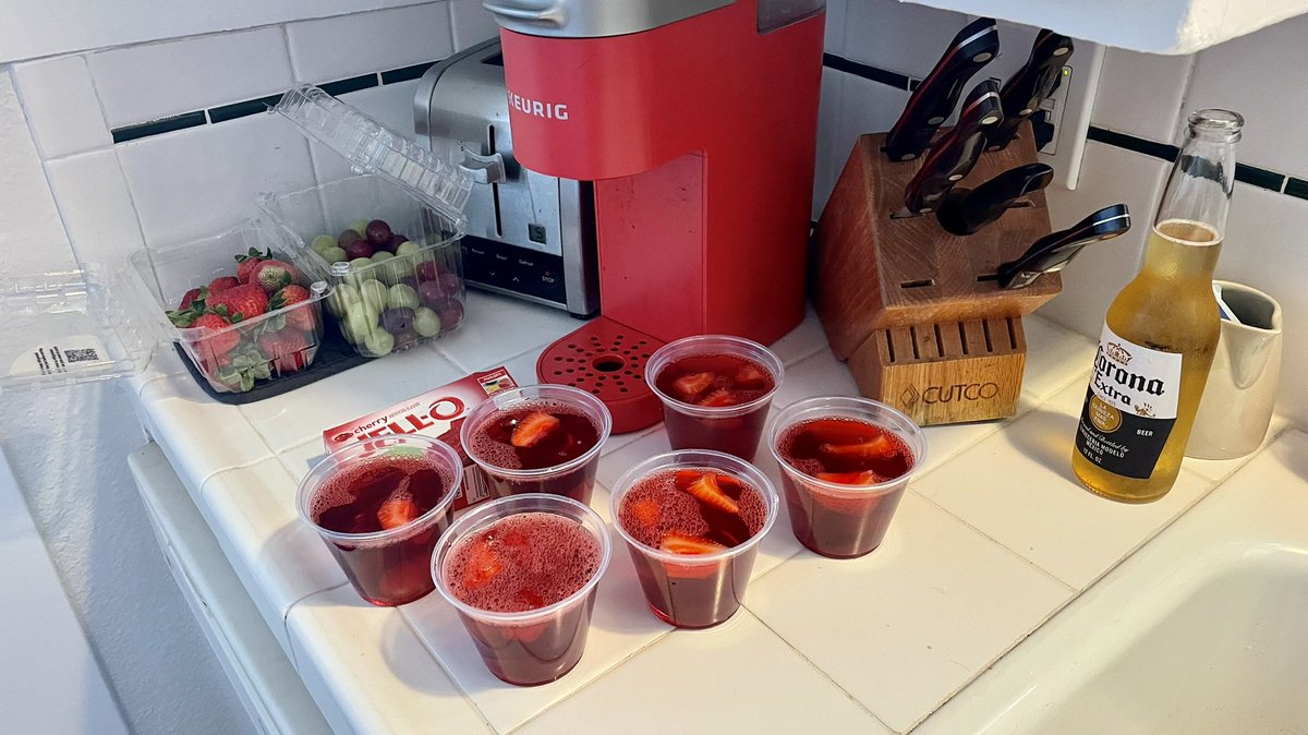 SantosJlorenzo's tweet image. Homemade Cherry Jello With Strawberries and Grapes For My Nieces and Nephews. 

🏡👍🏽😊♥️🍇 🍓 🍒 

#SomethingSimple 🤤 😋