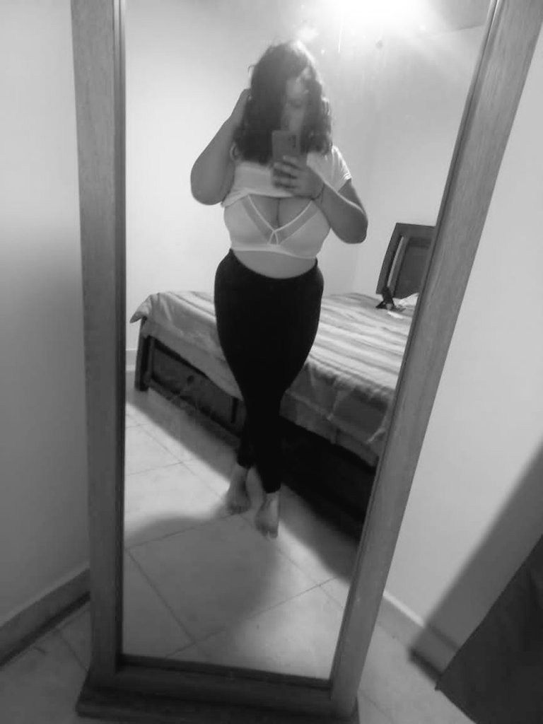 lauractb's tweet photo. #CurlyGirl #sensualbodytobody 
Una rica y sensual noche 🔥 https://t.co/YSZ4iP823I