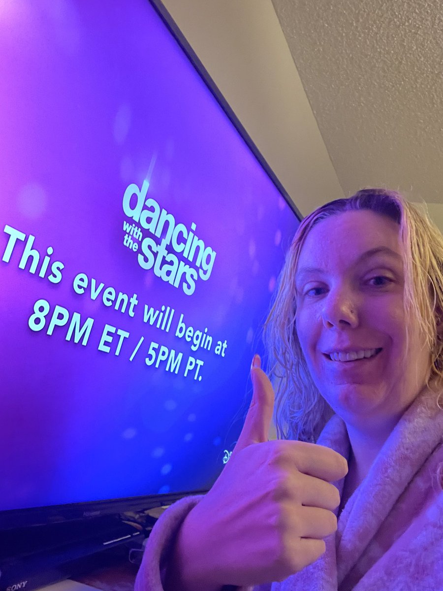PinkBritt010992's tweet photo. My favourite day of the week #DWTS #week2 #TeamDaniel #TeamWayne #ElvisWeek https://t.co/VCcd7IZGUq