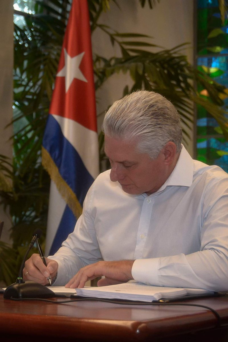 Cuando se firma por el Amor convertido en Ley, en presente y futuro de una nación. #Cuba #CubaEsAmor