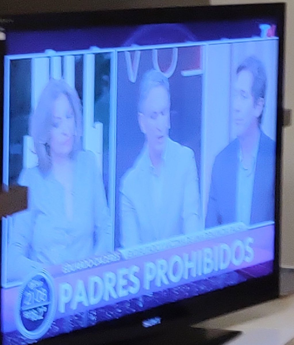 patobarna's tweet photo. Este sujeto que dice llamarse Eduardo Cáceres y ex diputado responsabiliza a la "ideología de género" que pide "muerte al macho" pero cuando le piden datos estadísticos no hay respuesta
#TodoMal #TodoFalso https://t.co/MSuHaT80Ms