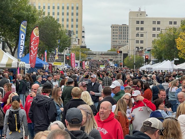 FoxCitiesChmbr's tweet photo. Take a look at all the fun we had at Appleton's Octoberfest! A weekend full of family, fun, and the Fox Cities community.

Octoberfest:https://t.co/VVSSZPDrjc
License to Cruise:https://t.co/JzESEasm9x

#LicenseToCruise #AppletonOctoberfest #DowntownAppleton #AMileOfFun #FoxCities https://t.co/wusqj57Coy